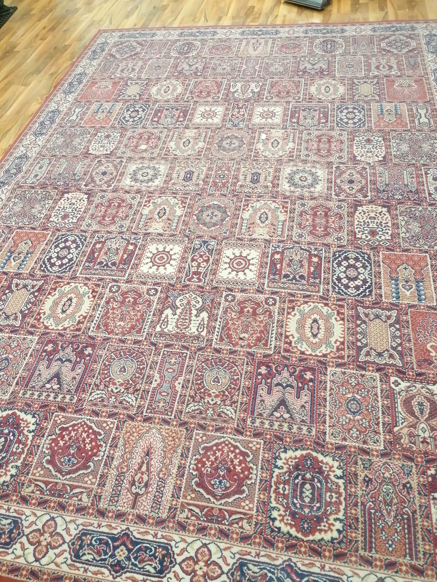 Perský koberec před čištěním