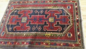 Perský vlněný koberec před čištěním